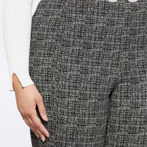 Chic Patterned Pants - Picture 4 of 4